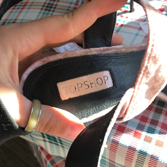 Pink velvet top shop heels - Picture 2 of 4